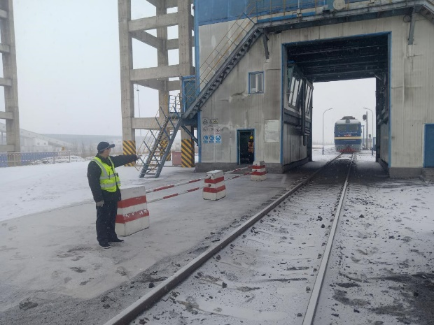 国家电投铁路运输分公司:战风雪、斗严寒、众志成城保畅通