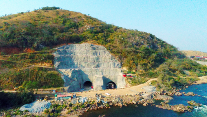 中能建葛洲坝集团:凯凯水电站导流洞全线贯通